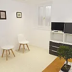 Guesthost - Borgo Santa Lucia With Private Parking & Garden * Gubbio