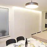 Guesthost - Borgo Santa Lucia With Private Parking & Garden