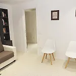 Apartamento Guesthost - Borgo Santa Lucia With Private Parking & Garden Gubbio