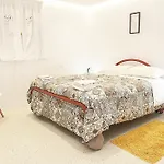 Guesthost - Borgo Santa Lucia With Private Parking & Garden 아파트
