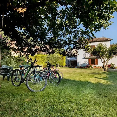 Apartamento Guesthost - Borgo Santa Lucia With Private Parking & Garden Gubbio