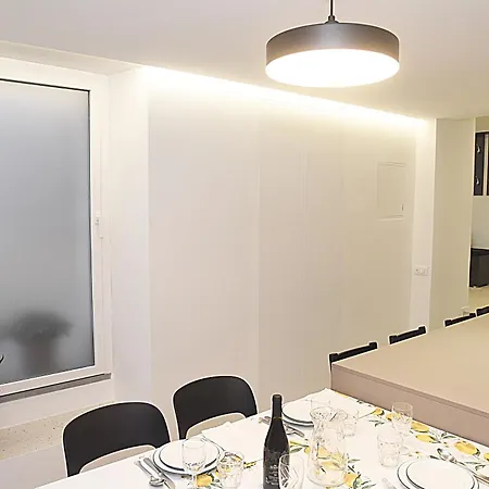 Guesthost - Borgo Santa Lucia With Private Parking & Garden