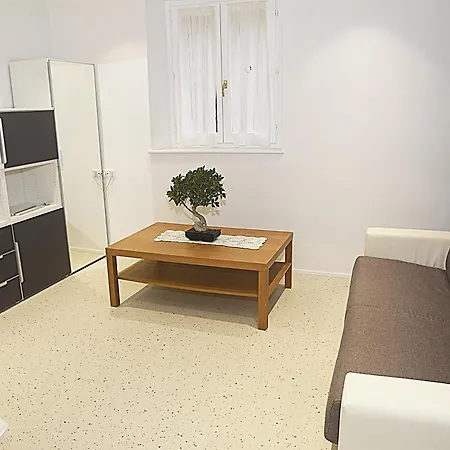Guesthost - Borgo Santa Lucia With Private Parking & Garden דירה גוביו