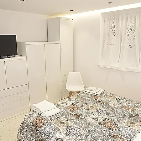 Guesthost - Borgo Santa Lucia With Private Parking & Garden דירה