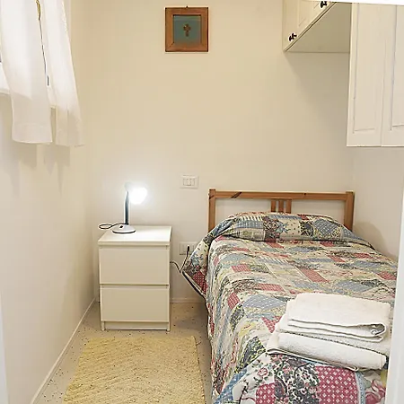 Guesthost - Borgo Santa Lucia With Private Parking & Garden